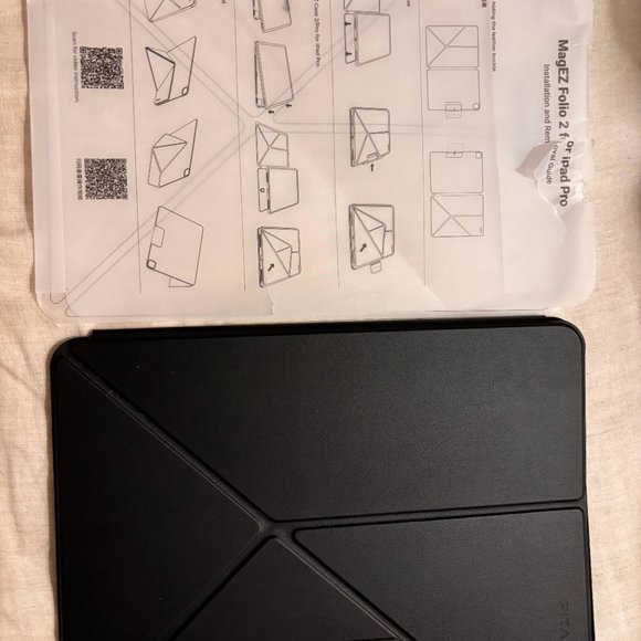 128GB Apple iPad Pro 11" (3rd) +Apple Pencil+Magic Keyboard + Pitaki MagEZ Folio - Picture 10 of 11